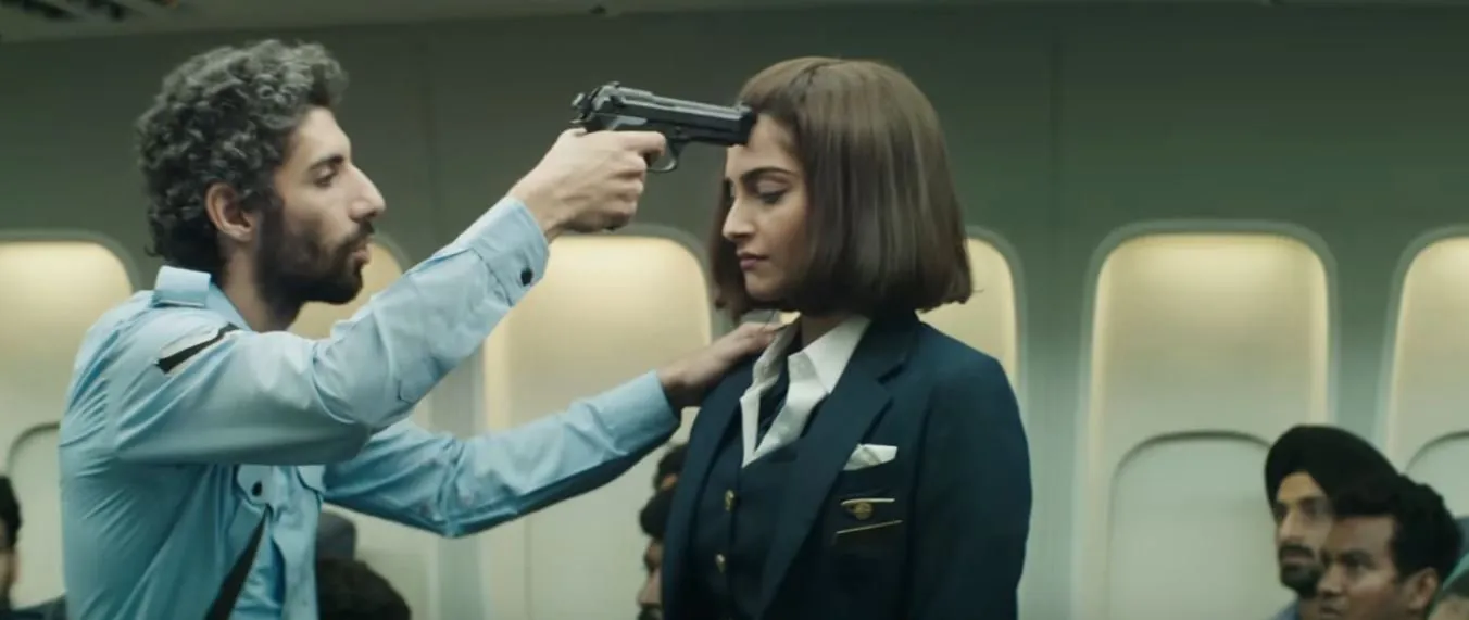 Review phim Neerja (2016) – Nữ tiếp viên hàng không dũng cảm