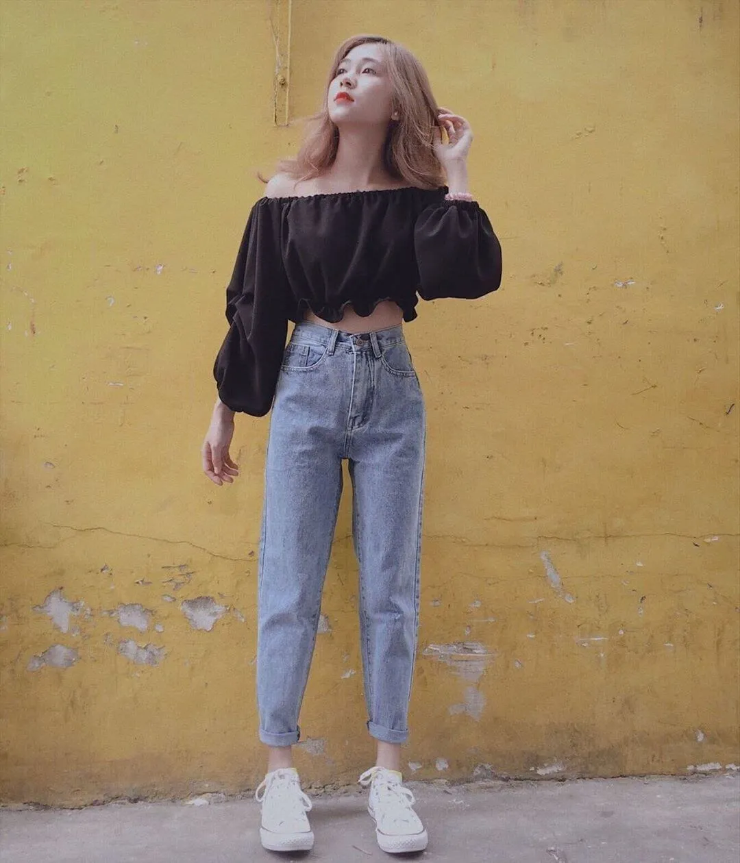 20 outfits phối đồ với áo trễ vai cho nàng thêm xinh xắn, điệu đà