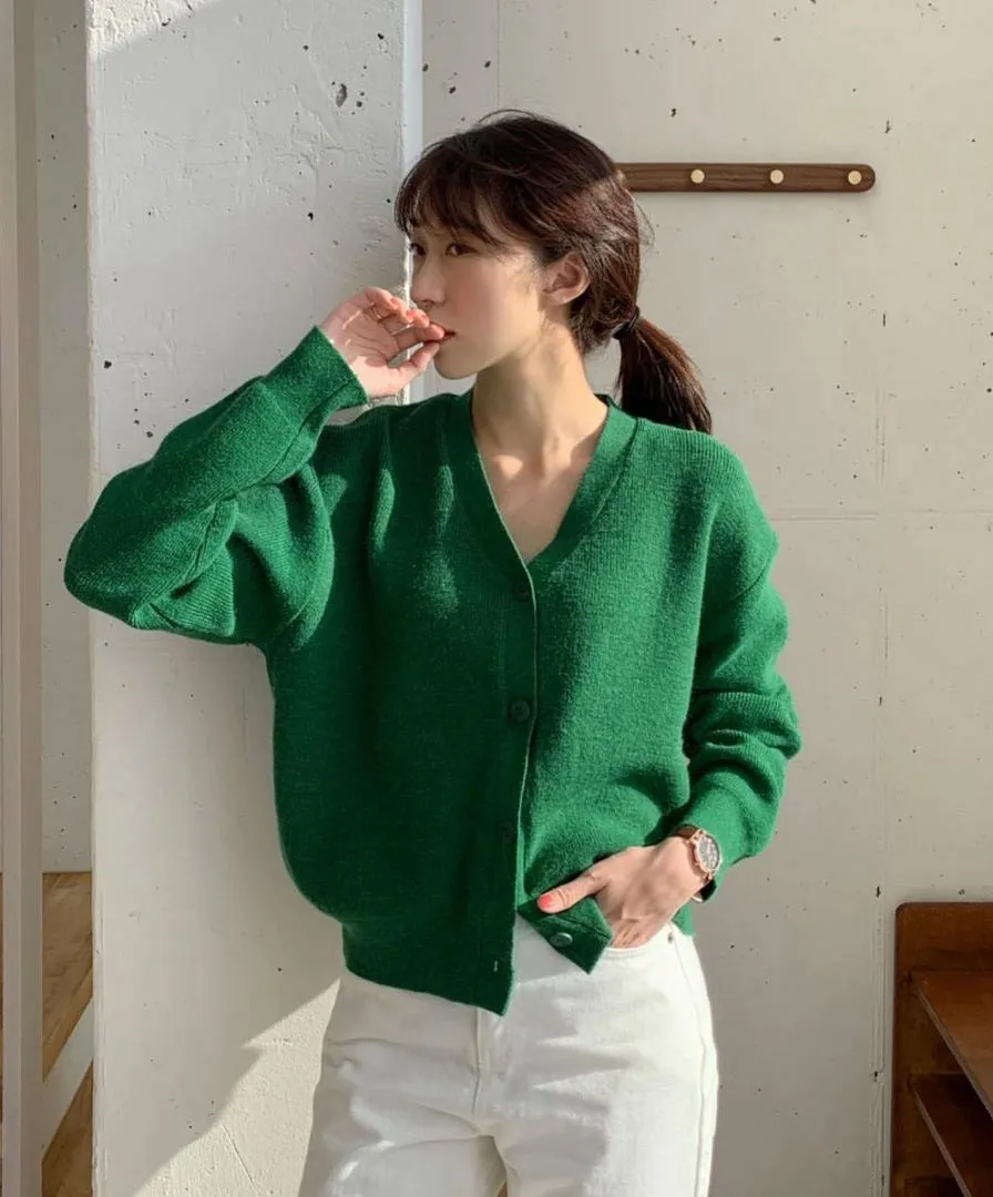 Áo Cardigan là gì? Những phong cách phối đồ thời trang với Cardigan