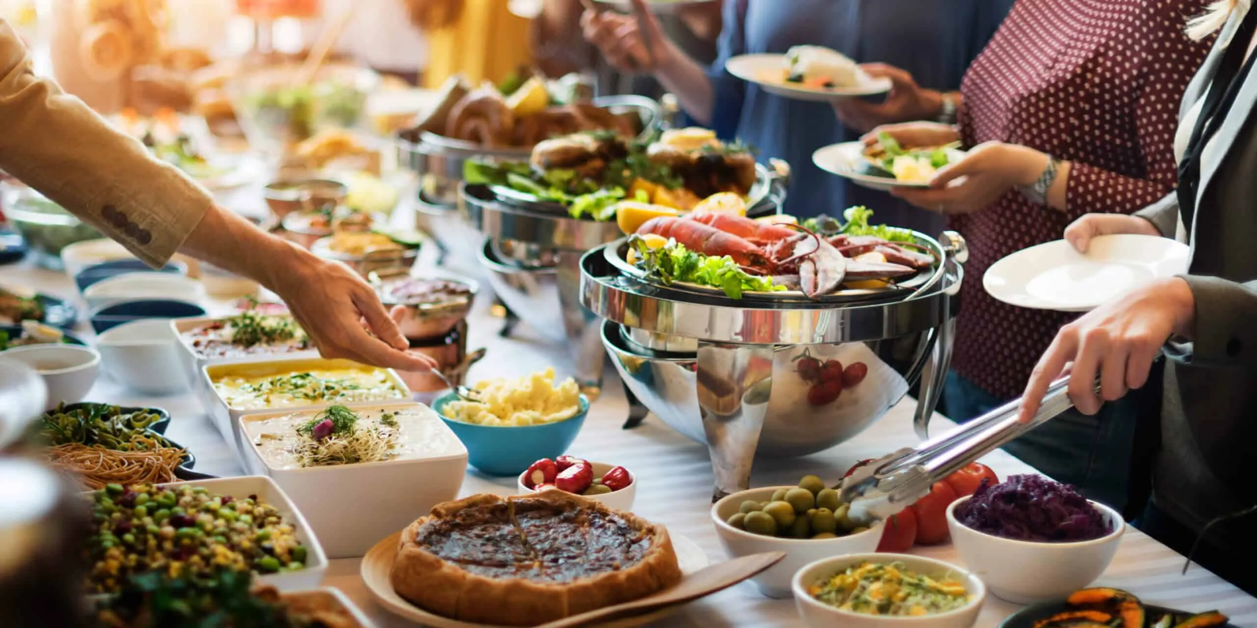 Buffet là gì? Các hình thức buffet phổ biến hiện nay