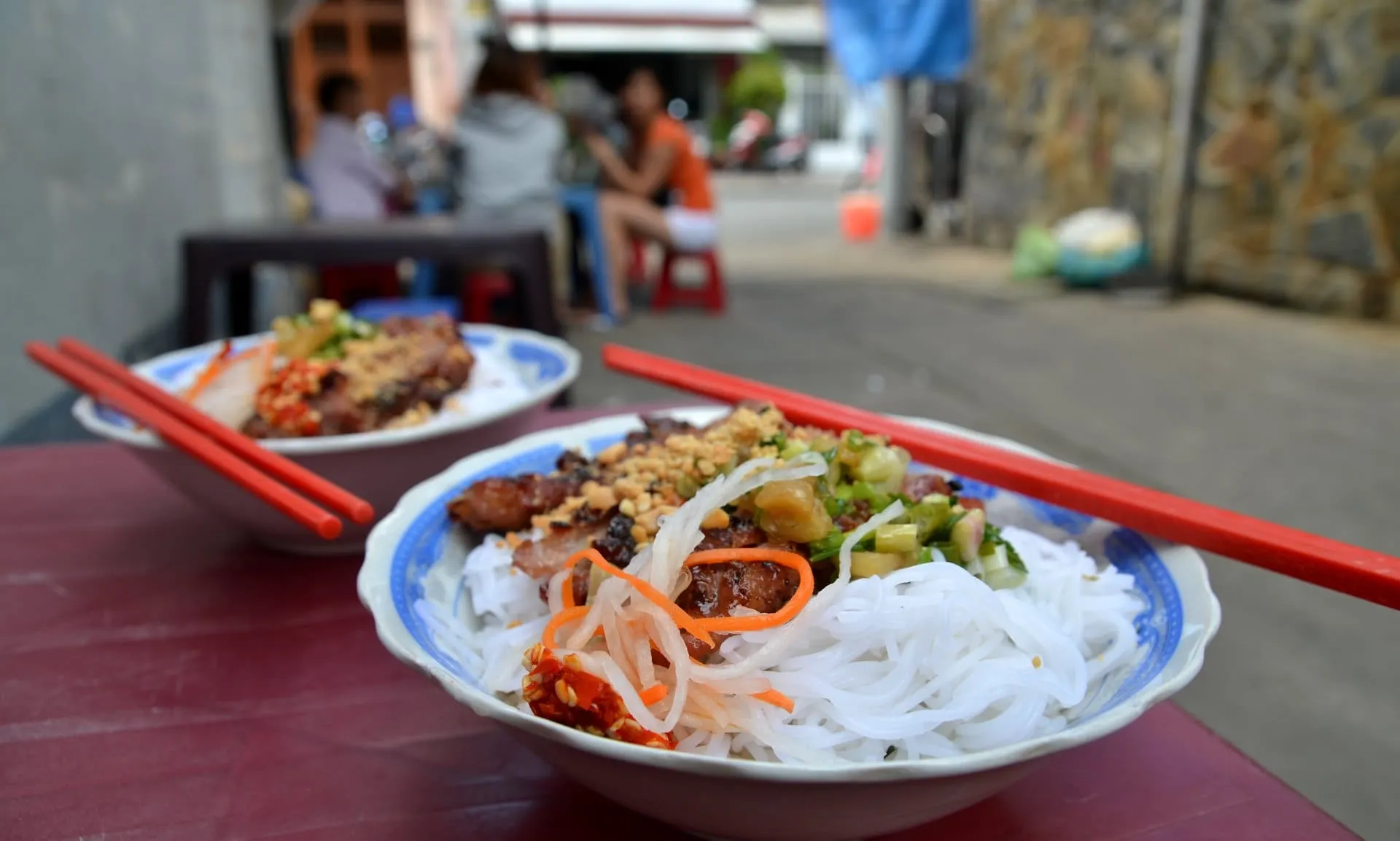 Bún thịt nướng bao nhiêu calo? Ăn nhiều có mập không?