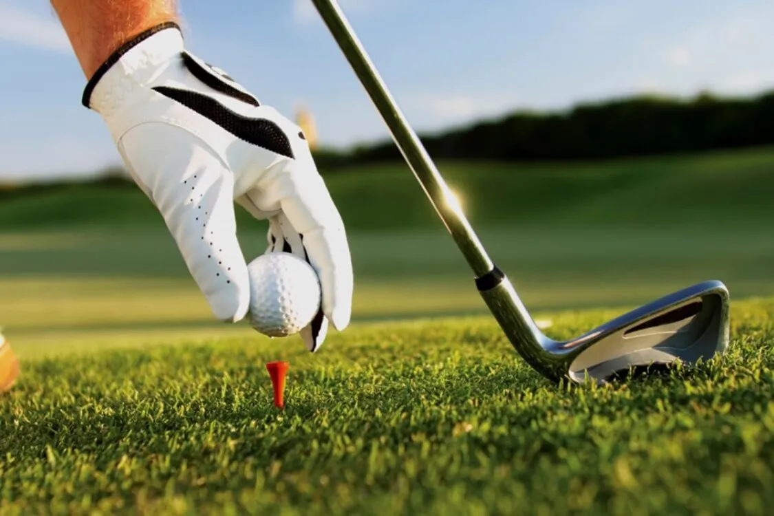 Chi phí học golf bao nhiêu cho người mới? Chi phí học golf bao gồm những khoản nào?