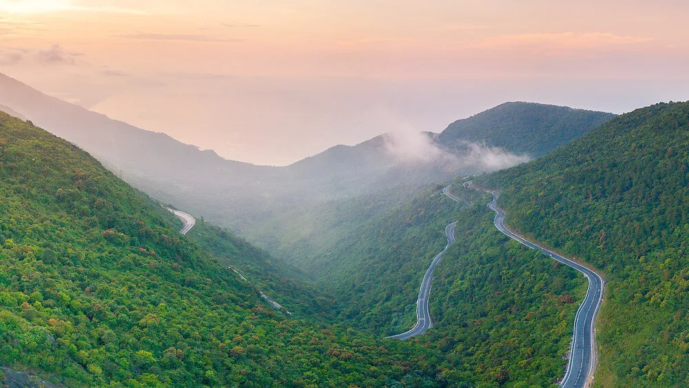 Chiêm ngưỡng Vịnh Lăng Cô – ‘tiên cảnh chốn trần gian’ không thể bỏ lỡ tại Huế