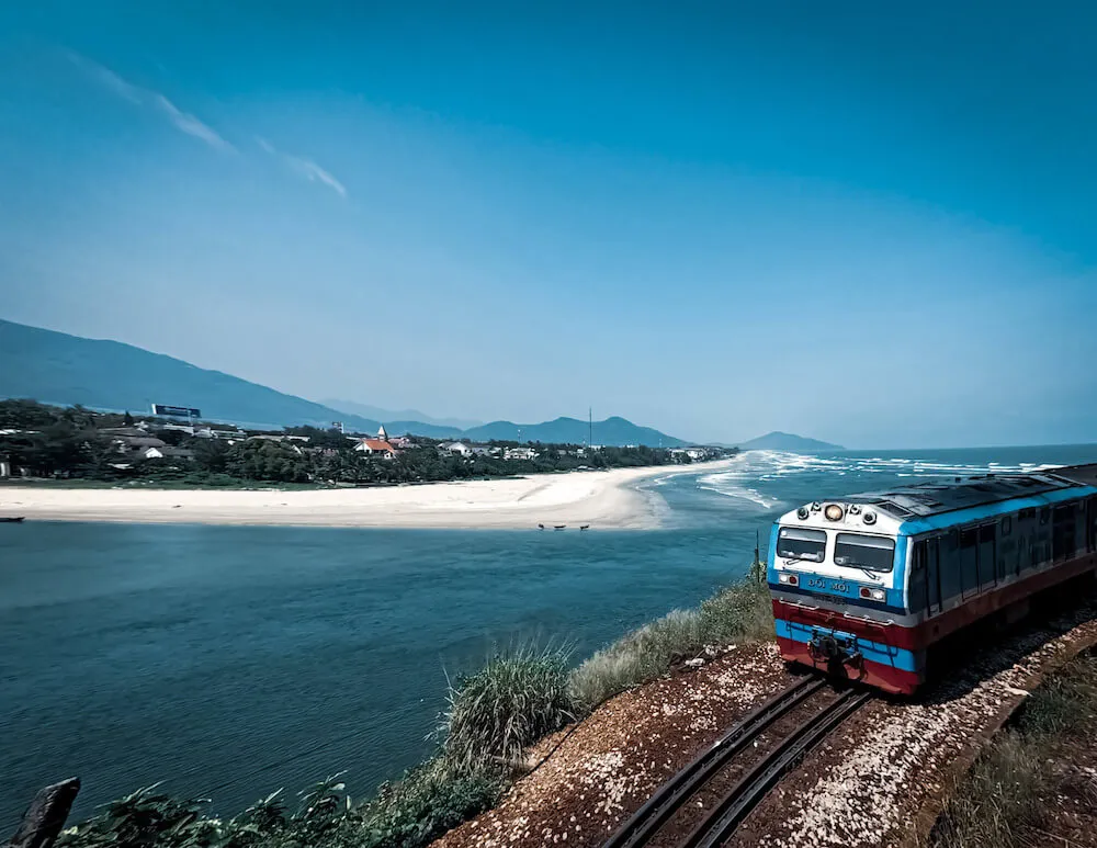 Chiêm ngưỡng Vịnh Lăng Cô – ‘tiên cảnh chốn trần gian’ không thể bỏ lỡ tại Huế