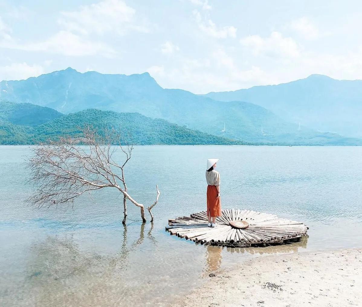 Chiêm ngưỡng Vịnh Lăng Cô – ‘tiên cảnh chốn trần gian’ không thể bỏ lỡ tại Huế