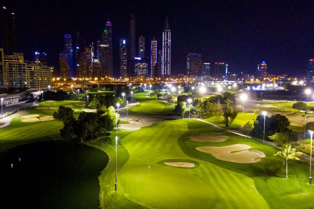 Có nên chơi Golf ban đêm? Lưu ý khi chơi Golf ban đêm