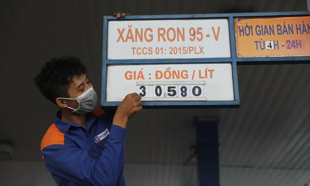 Có nên đổ xăng E5 RON 92 thay vì đổ xăng RON 95 để tiết kiệm tiền hay không?