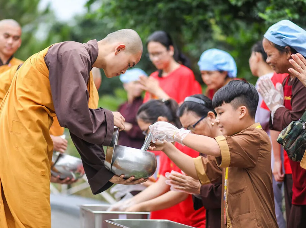 Cúng dường là gì? Ý nghĩa và cách thức thực hiện?