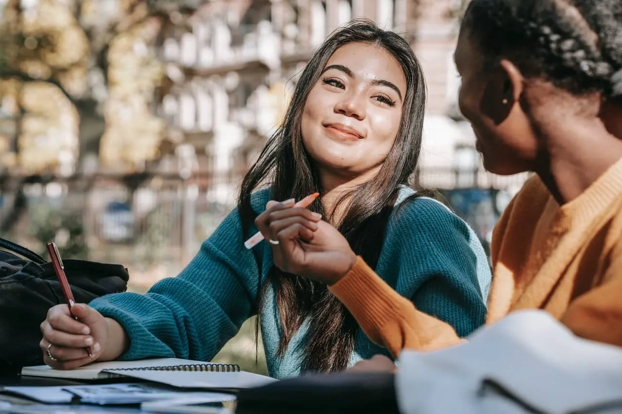 Giả trân là gì? Những dấu hiệu của một người sống giả trân