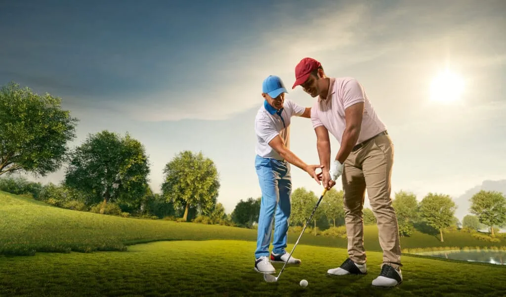 Giải đáp thắc mắc: Golfer tập golf bao lâu thì ra sân?