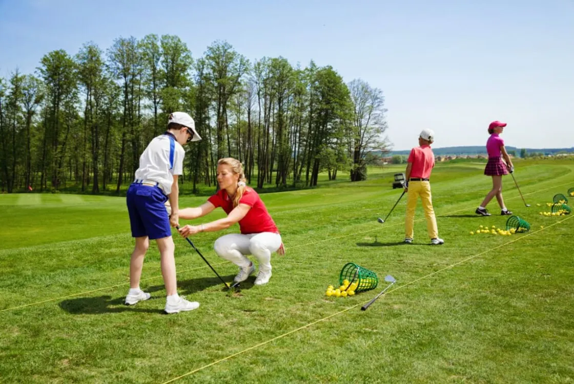 Golf trẻ em là gì? Lợi ích của golf mang đến cho trẻ