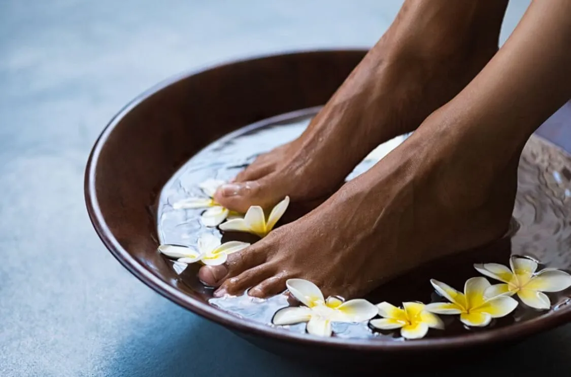 Hướng dẫn 4 cách chà gót chân đơn giản tại nhà hiệu quả như đi spa