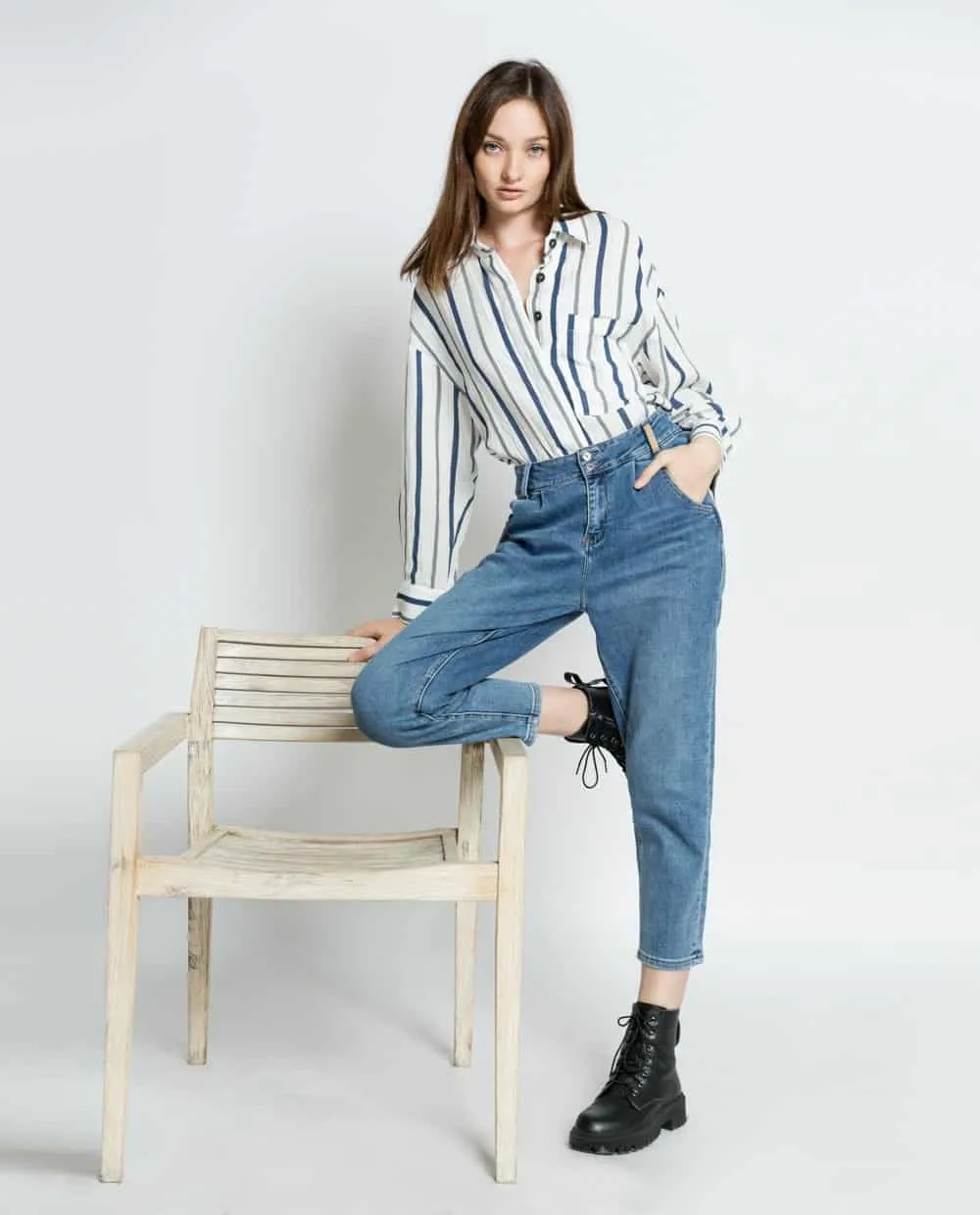 Hướng dẫn cách phối đồ với quần baggy jeans nữ đẹp, sang trọng, cá tính