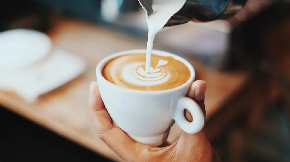 Latte là gì? Các loại Latte phổ biến và cách pha chế