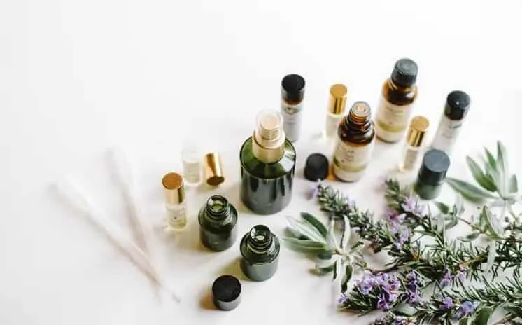 Liệu pháp mùi hương (Aromatherapy) là gì? Công dụng và tác dụng phụ