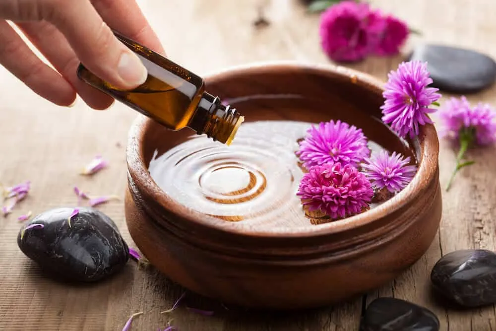 Liệu pháp mùi hương (Aromatherapy) là gì? Công dụng và tác dụng phụ