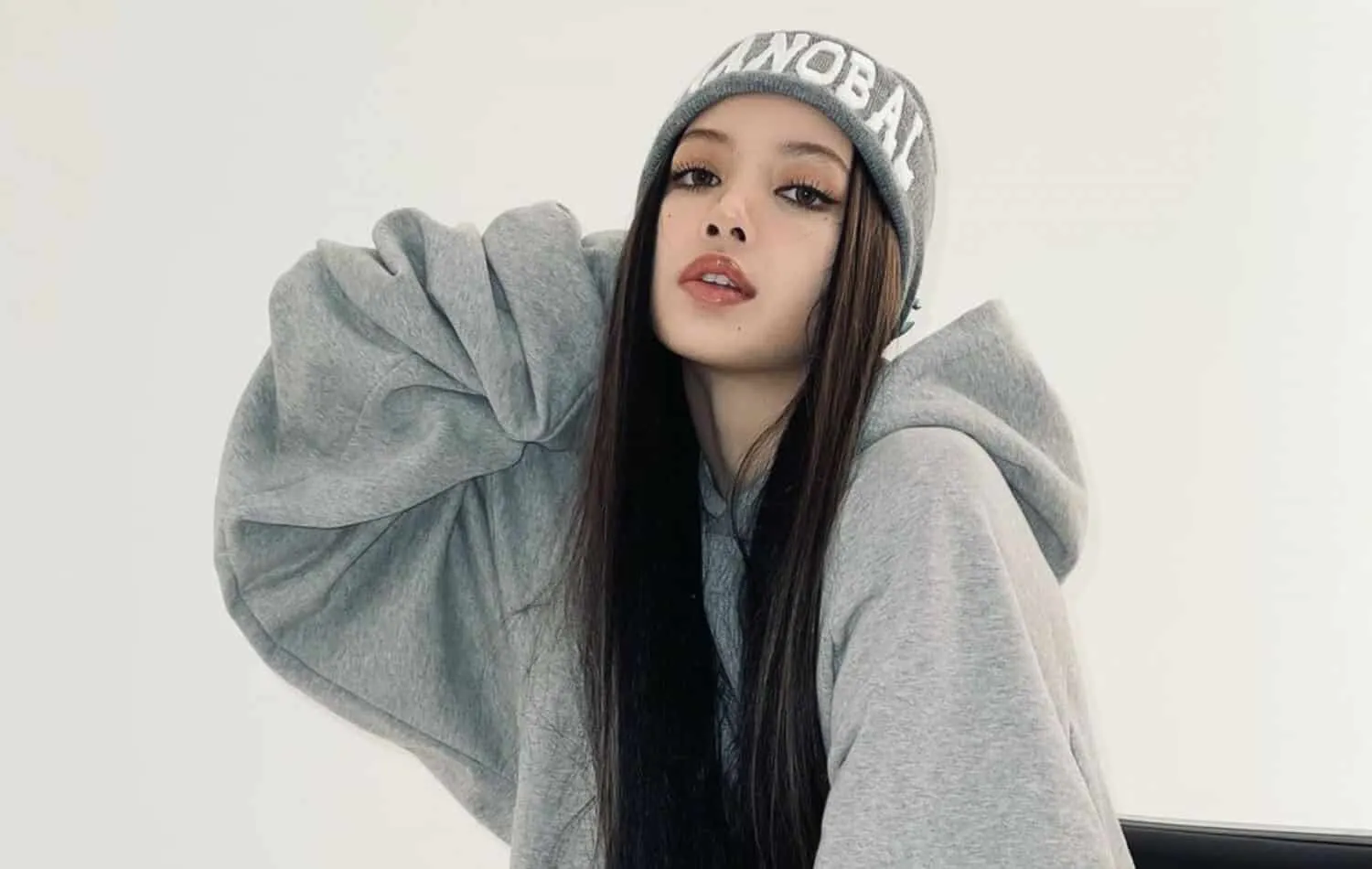 Mách bạn 10+ kiểu phối đồ với áo hoodie nữ sành điệu năng động