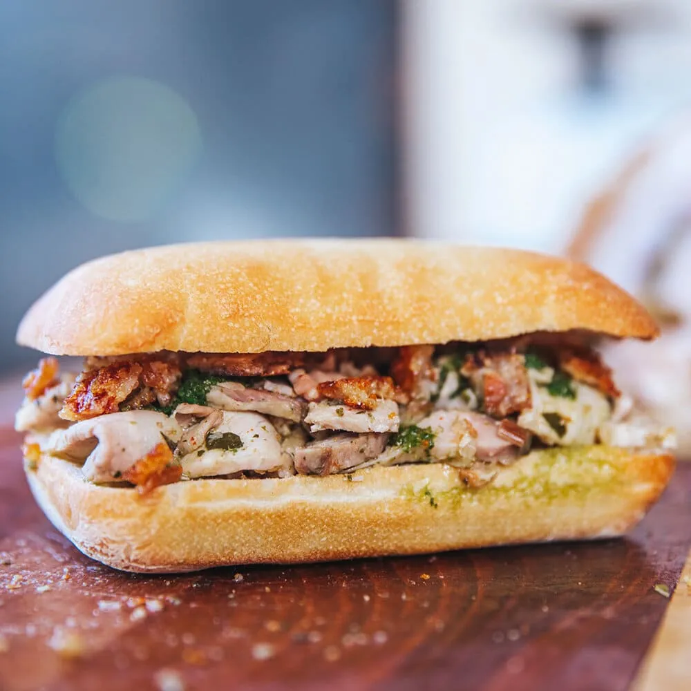 Một chiếc bánh mì thịt bao nhiêu calo? Ăn bánh mì thịt có tăng cân không?