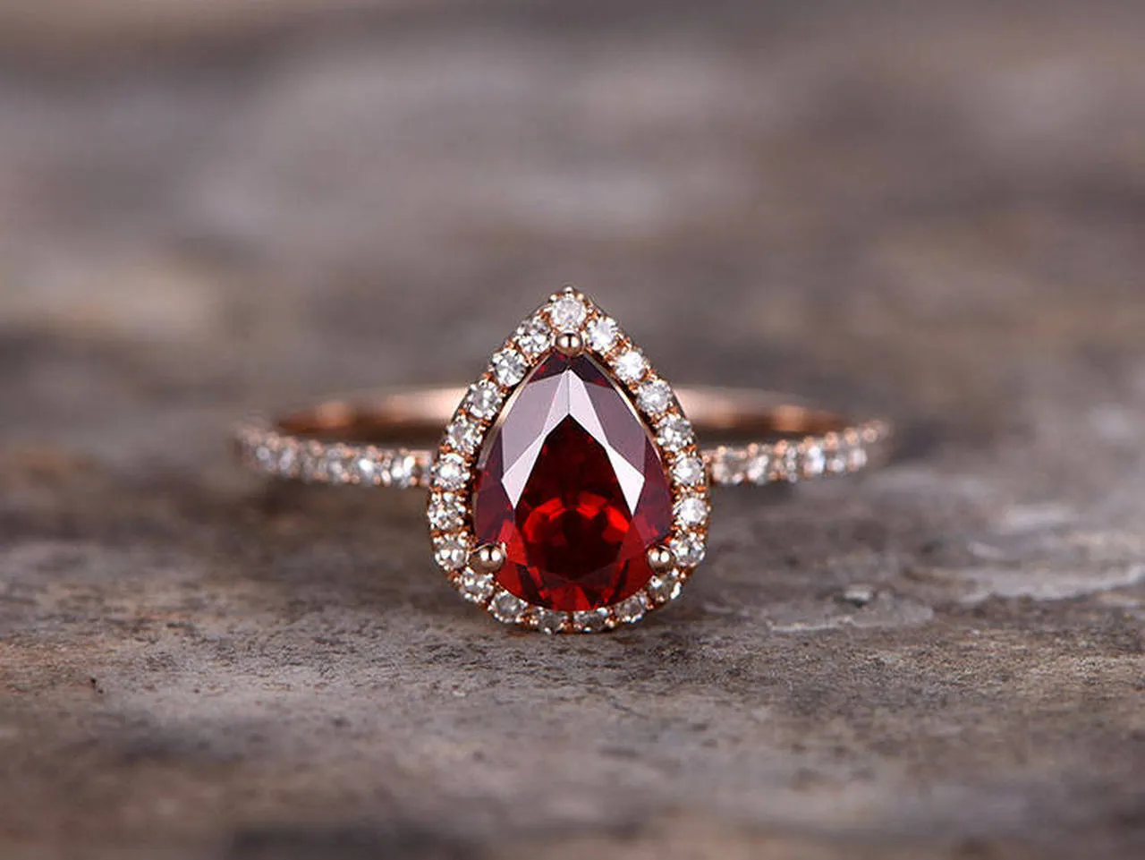 Nhẫn Ruby là gì? Những ý nghĩa của nhẫn Ruby nên biết