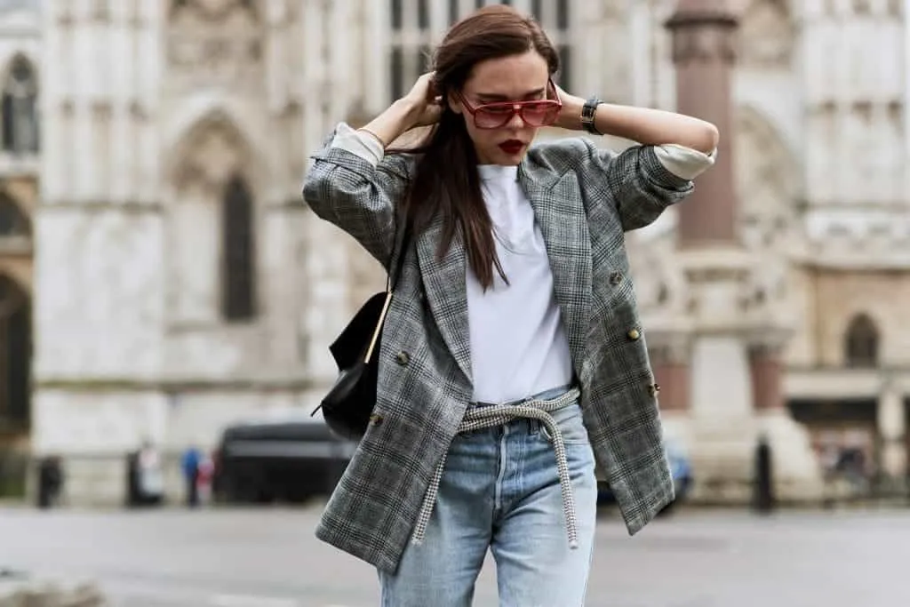 Outfit là gì? Một số outfit thịnh hành nhất thời gian gần đây