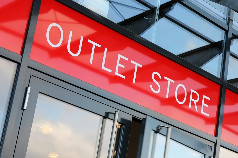 Outlet là gì? Outlet có ý nghĩa gì trong kinh doanh?