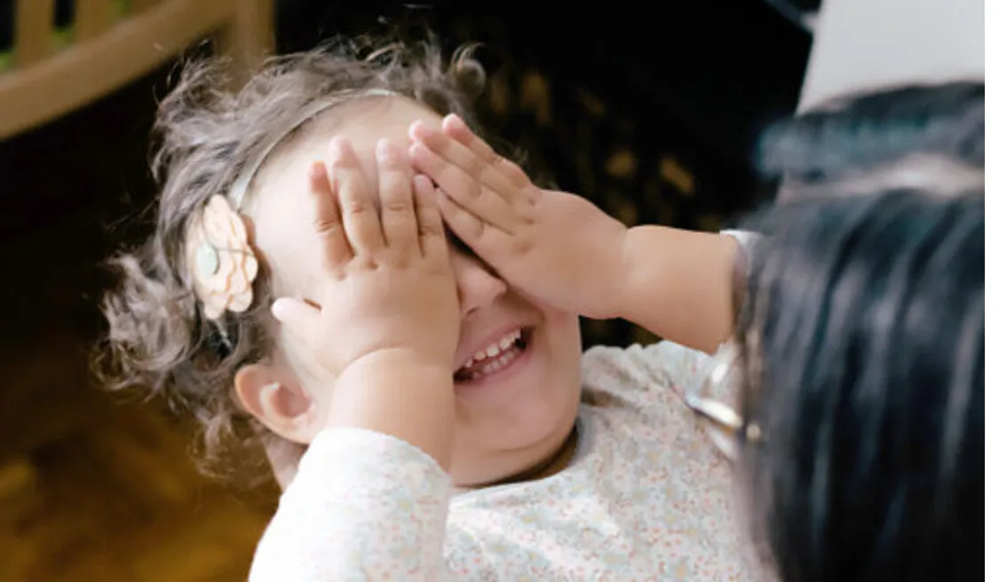 Peekaboo là gì? Tác động của peekaboo đến sự phát triển của trẻ nhỏ