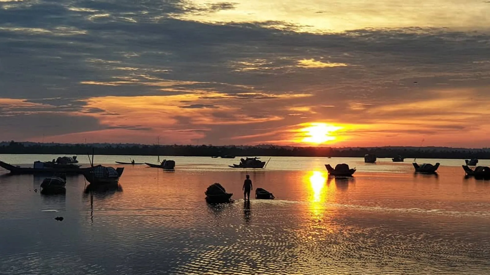 Phá Tam Giang chinh phục du khách với vẻ đẹp hoang sơ, thơ mộng