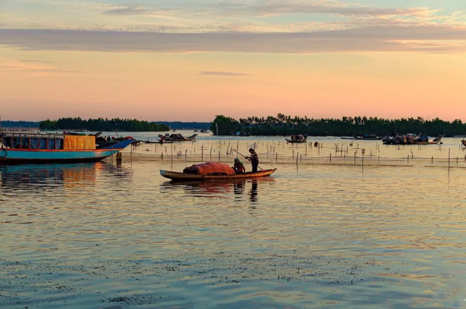 Phá Tam Giang chinh phục du khách với vẻ đẹp hoang sơ, thơ mộng