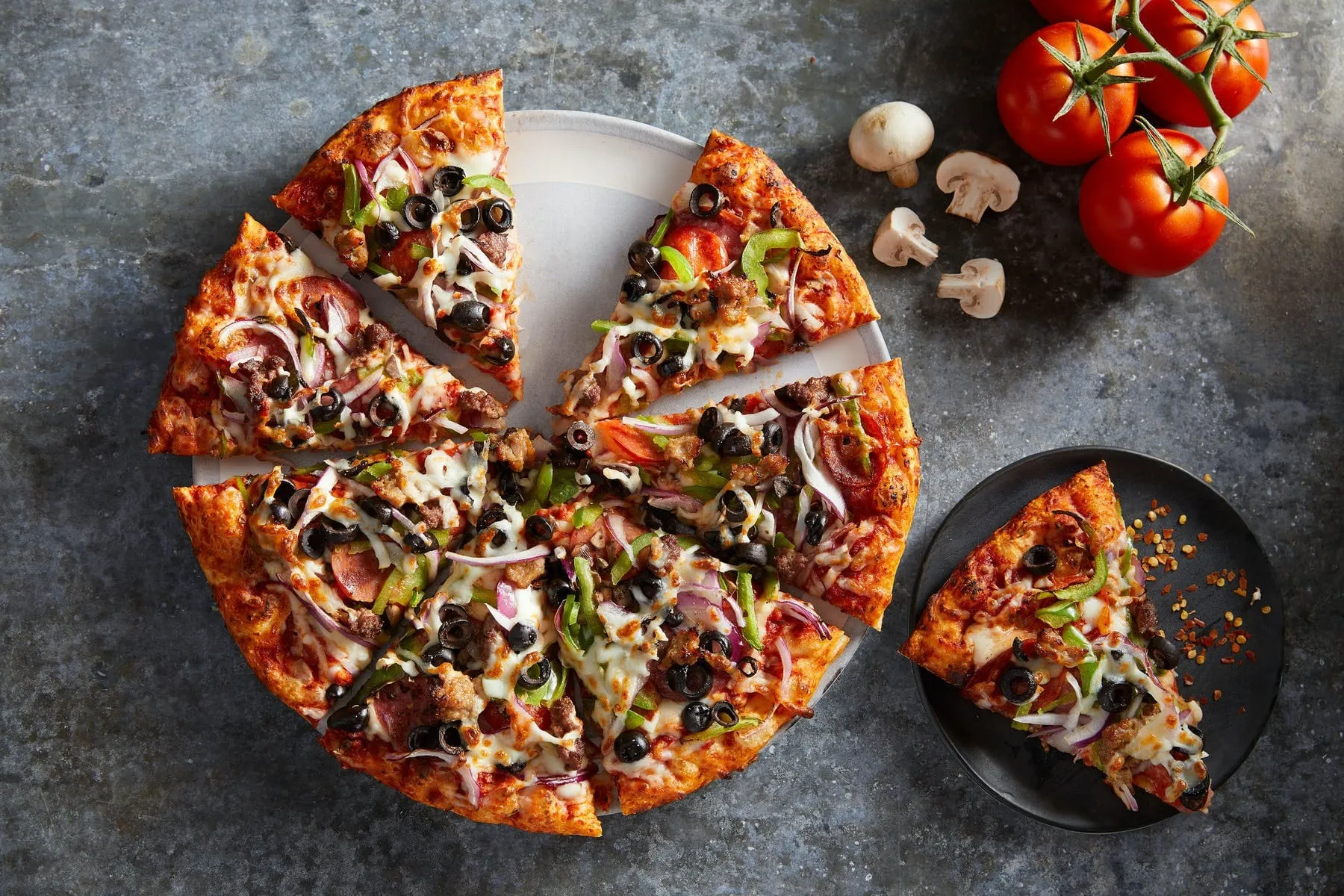 Pizza bao nhiêu calo? Ăn nhiều pizza có tốt hay không?