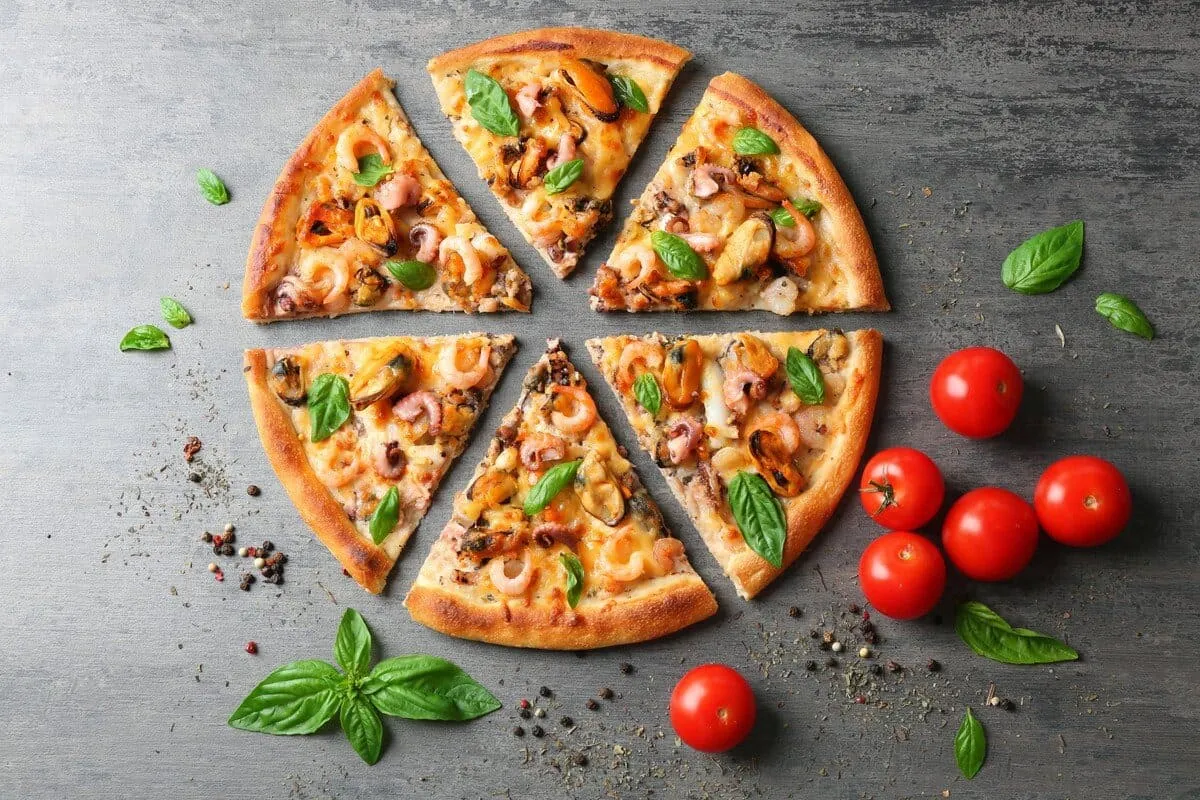 Pizza bao nhiêu calo? Ăn nhiều pizza có tốt hay không?