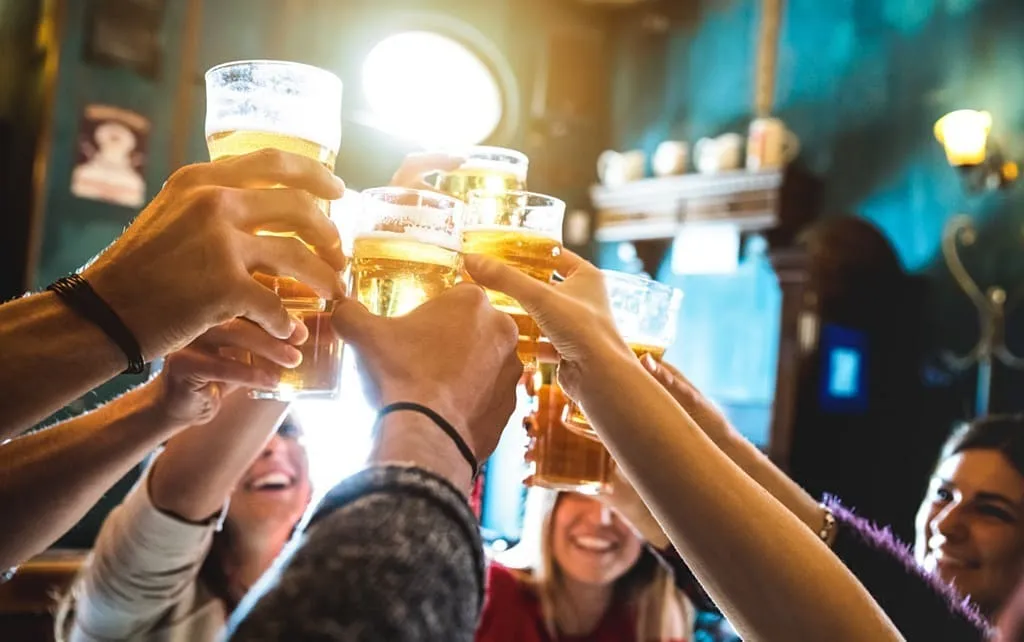 Pub là gì, Pub khác Bar mhư thế nào, tại sao Pub được nhiều người ưa chuộng?