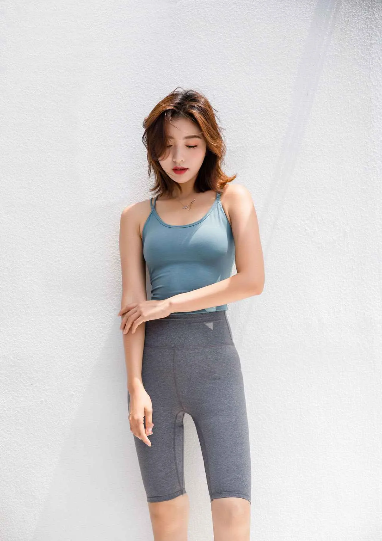 Quần legging là gì? 4 cách mix đồ siêu tôn dáng với quần legging