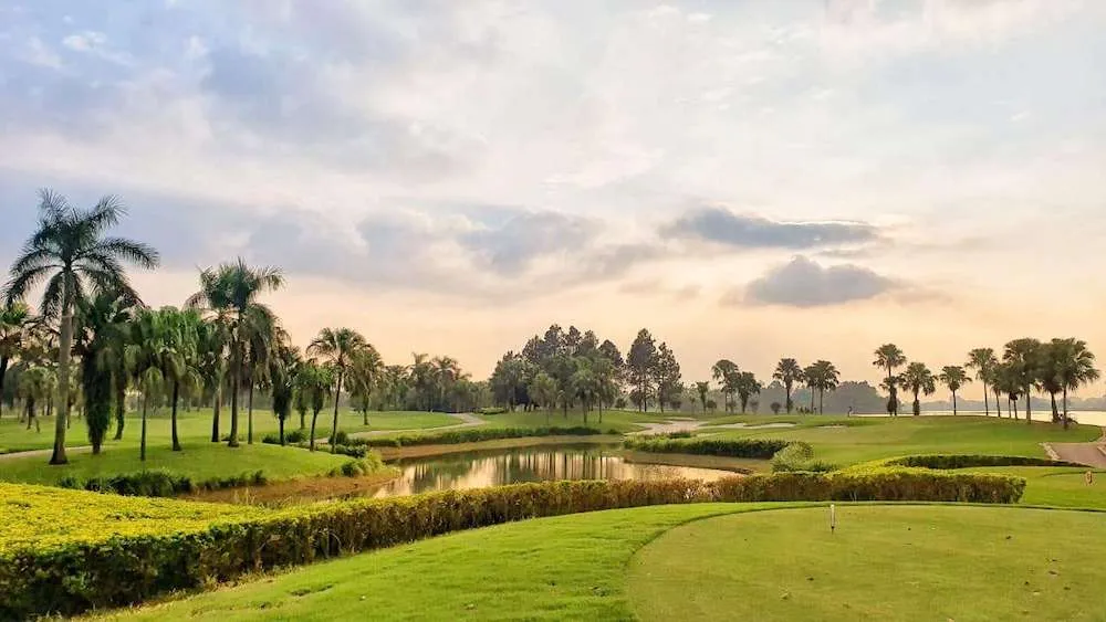 Sân golf Đại Lải ở đâu? Bảng giá, hướng dẫn cách đặt sân golf Đại Lải