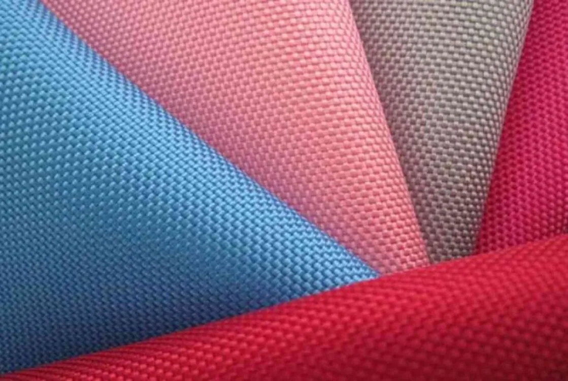 So sánh 2 loại vải polyamide và polyester có gì khác biệt?