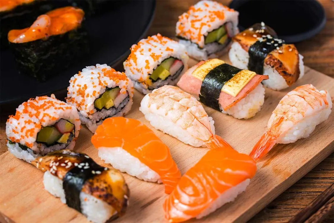 Sushi là gì? Sashimi là gì? Cách phân biệt sushi với sashimi