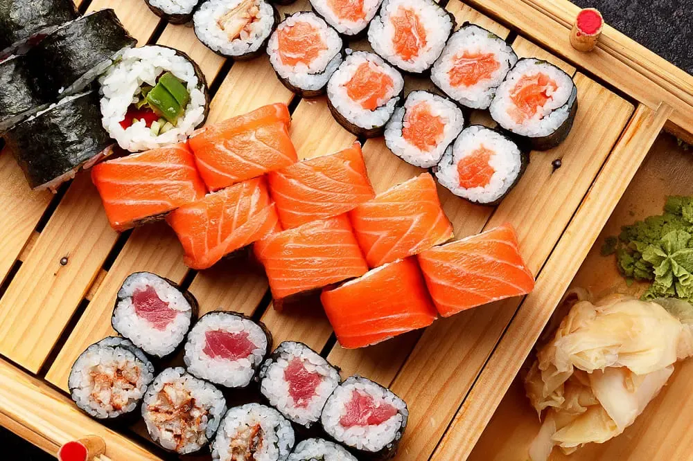 Sushi là gì? Sashimi là gì? Cách phân biệt sushi với sashimi