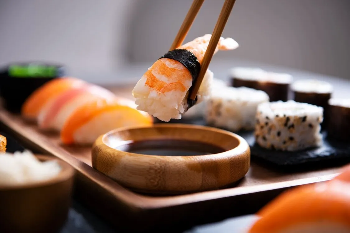 Sushi là gì? Sashimi là gì? Cách phân biệt sushi với sashimi