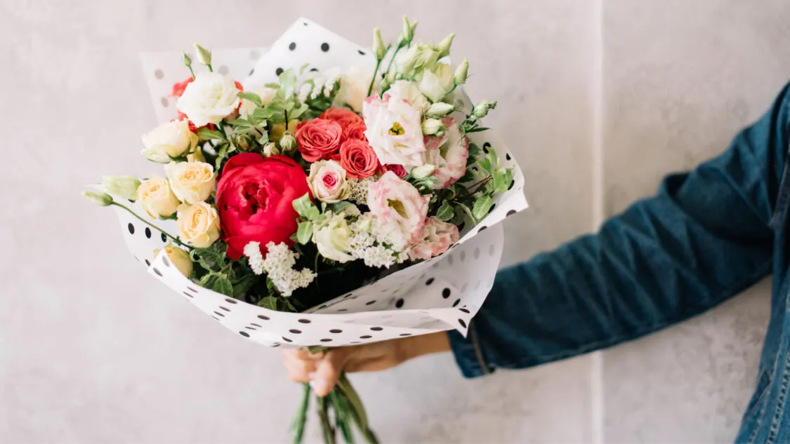 Tặng hoa gì ngày Valentine? Ý nghĩa của các loài hoa được tặng trong ngày lễ tình nhân