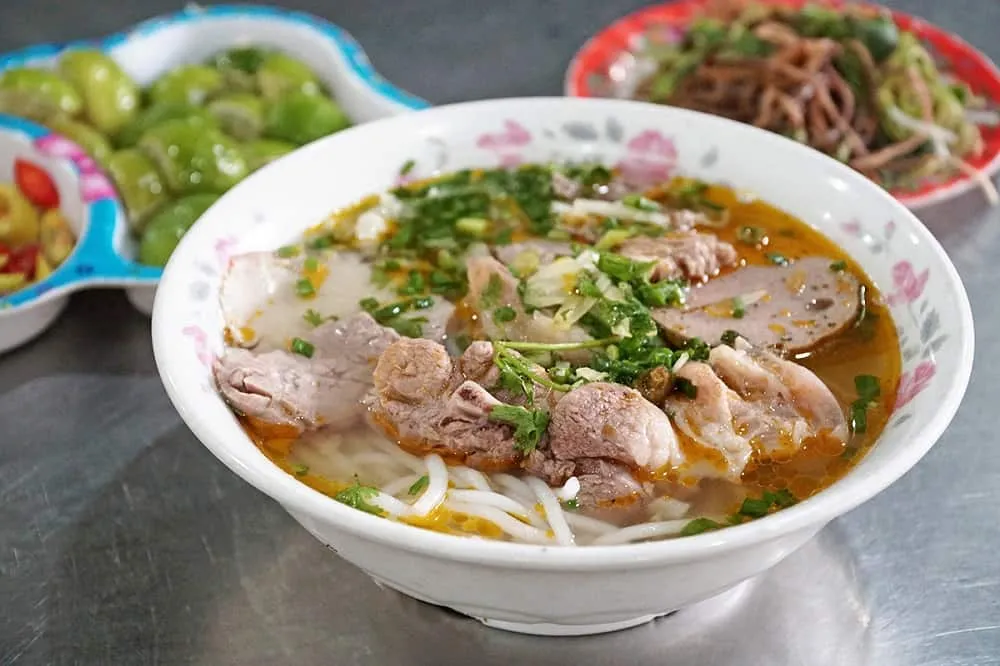 TOP 12 quán bún bò Huế ngon nhất TP.HCM đúng chuẩn hương vị Cố đô