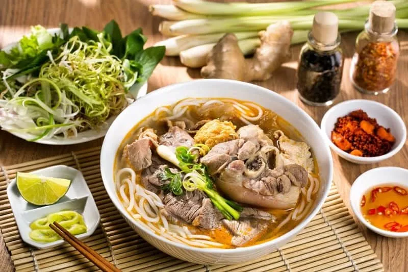 TOP 12 quán bún bò Huế ngon nhất TP.HCM đúng chuẩn hương vị Cố đô