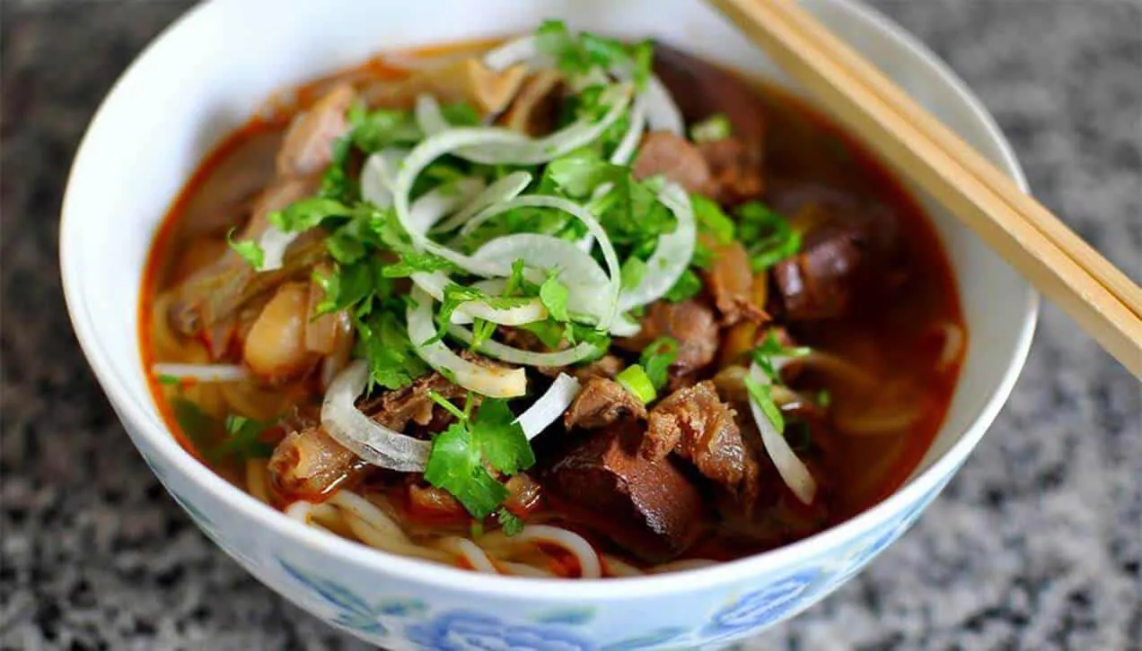 Top quán bún bò Huế ngon nhất Hà Nội