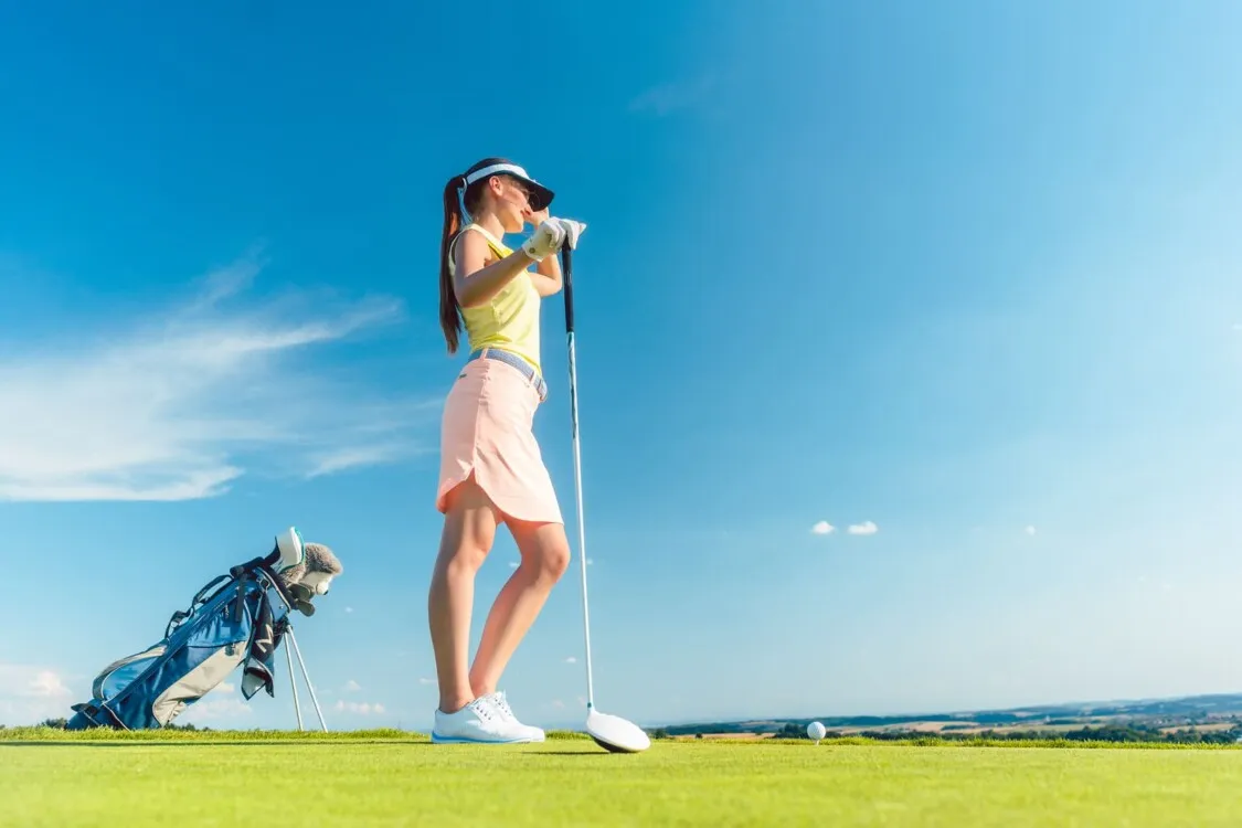 Trang phục chơi golf: Nên mặc trang phục như thế nào khi chơi golf?